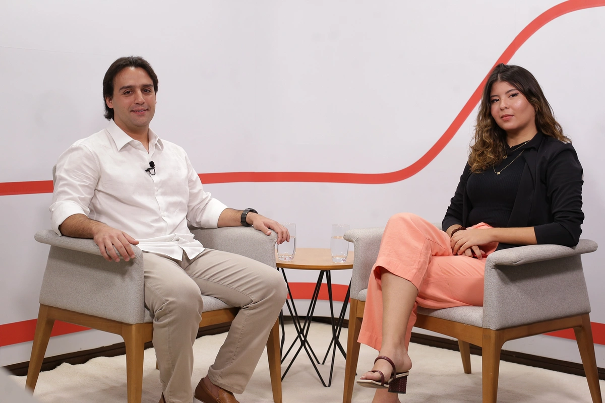 Flávio Nogueira Jr. entrevistado por Lívia Pessoa
