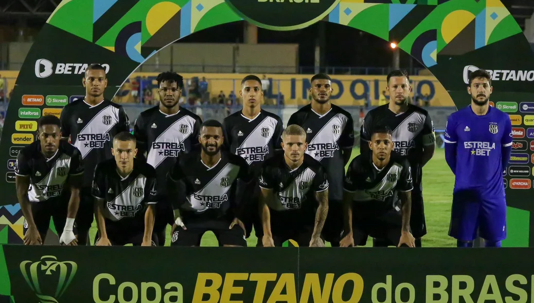 Equipe da Ponte Preta contra o Fluminense-PI