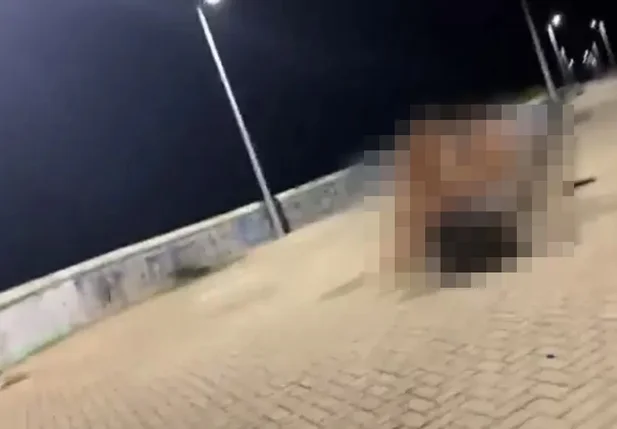 Trisal é flagrado fazendo sexo na Praia de Iracema em Fortaleza