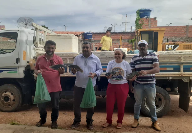 Prefeitura de Jaicós entrega peixes