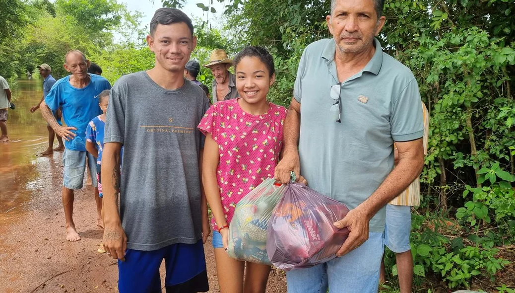 Famílias da zona rural de Joaquim Pires recebem cestas básicas