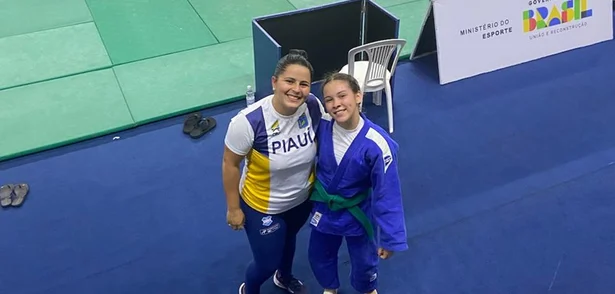 Jeissiara Vidal e sua treinadora