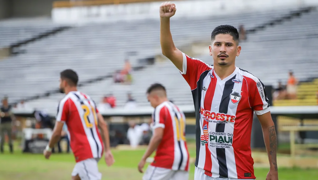 Felipe Pará marcou dois gols e garantiu a vitória do River sobre o Águia de Marabá