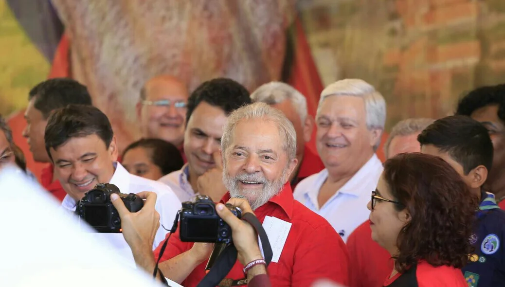 Ex-presidente Lula participa de ato no município de Altos