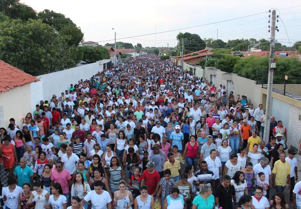 Procissão de São José reúne milhares de pessoas em Altos