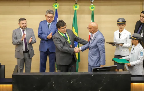 Rafael Fonteles recebe medalha do Mérito Legislativo do Piauí