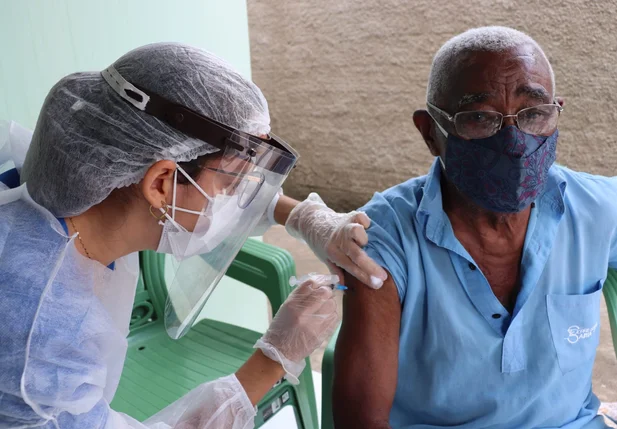 Covid-19: Idosos de 85 a 89 anos começam a ser vacinados em Beneditinos