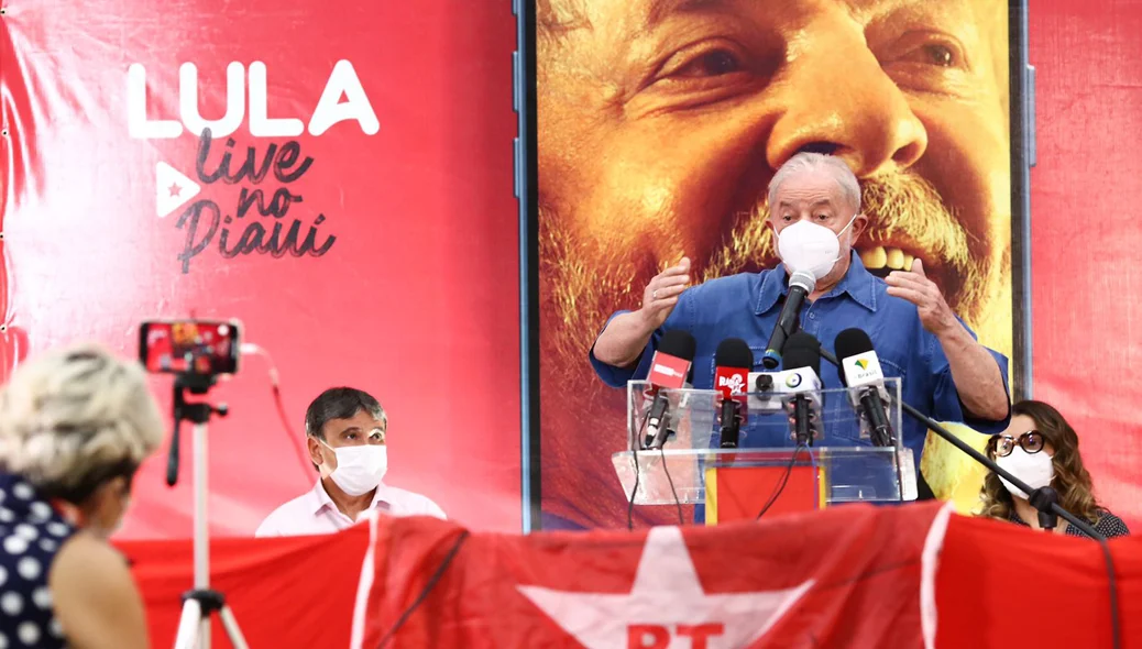 Lula participando de coletiva de imprensa em Teresina