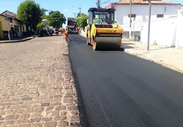 Setrans inicia pavimentação asfáltica em diversas ruas de Barras