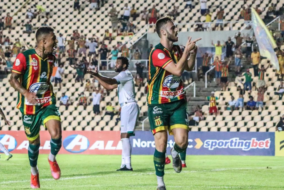 Gabriel Poveda marcou os gols da virada da Bolívia Querida no confronto contra o Altos