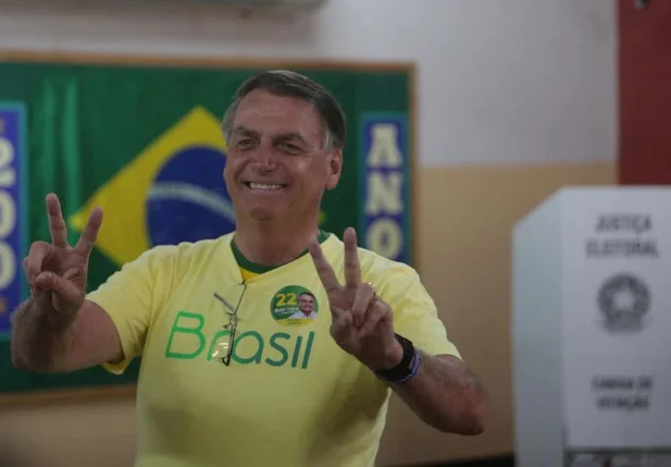 Bolsonaro votou nas primeiras horas deste domingo