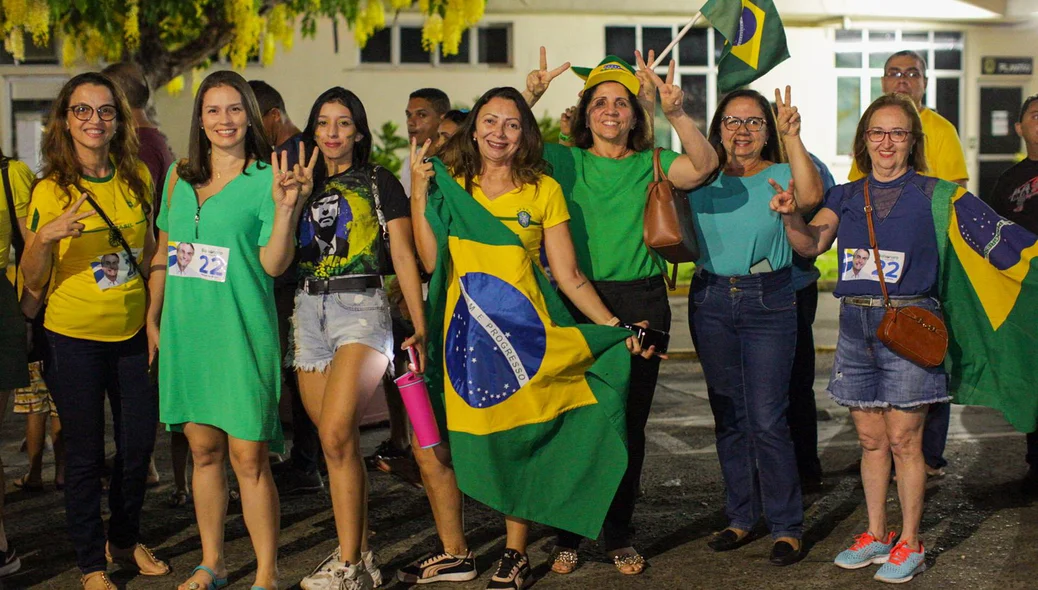 Mulheres marcaram presença na recepção a Bolsonaro