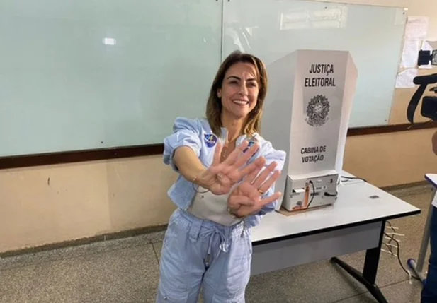 Soraya Thronicke votando em Campo Grande