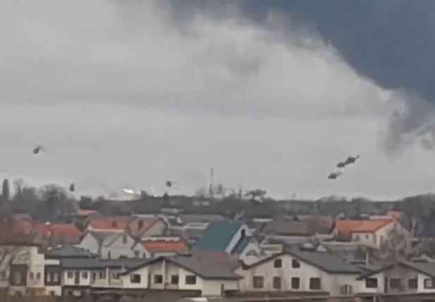 Vídeo mostra misséis disparados de helicópteros russos na Ucrânia