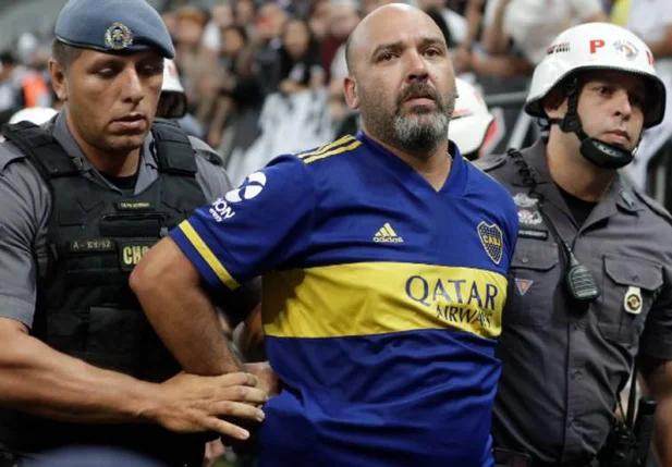 Torcedor do Boca é preso pela polícia após gesto racista