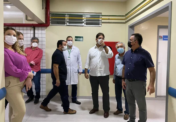 Secretário Neris Júnior visita instalações do Hospital Getúlio Vargas