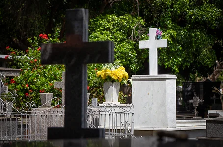 Cruz no cemitério