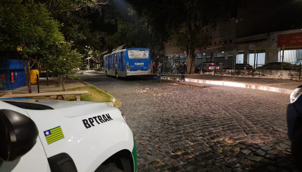 Acidente envolvendo ônibus da Timon City na Praça Saraiva