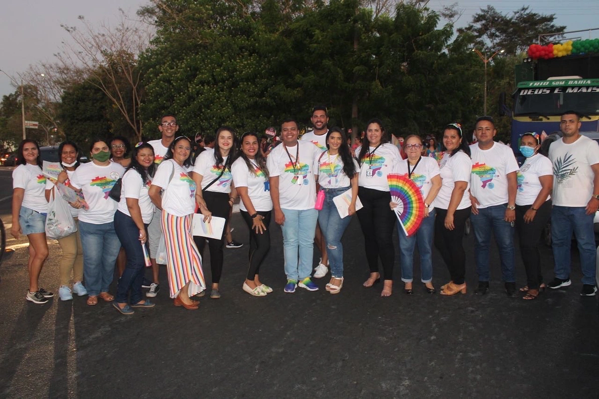 Semcaspi distribui kits e cartilha sobre direitos LGBTQIAP+ na 20ª Parada da Diversidade