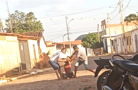 Vídeo mostra jovens sendo agredidas por vizinhos no município de João Costa