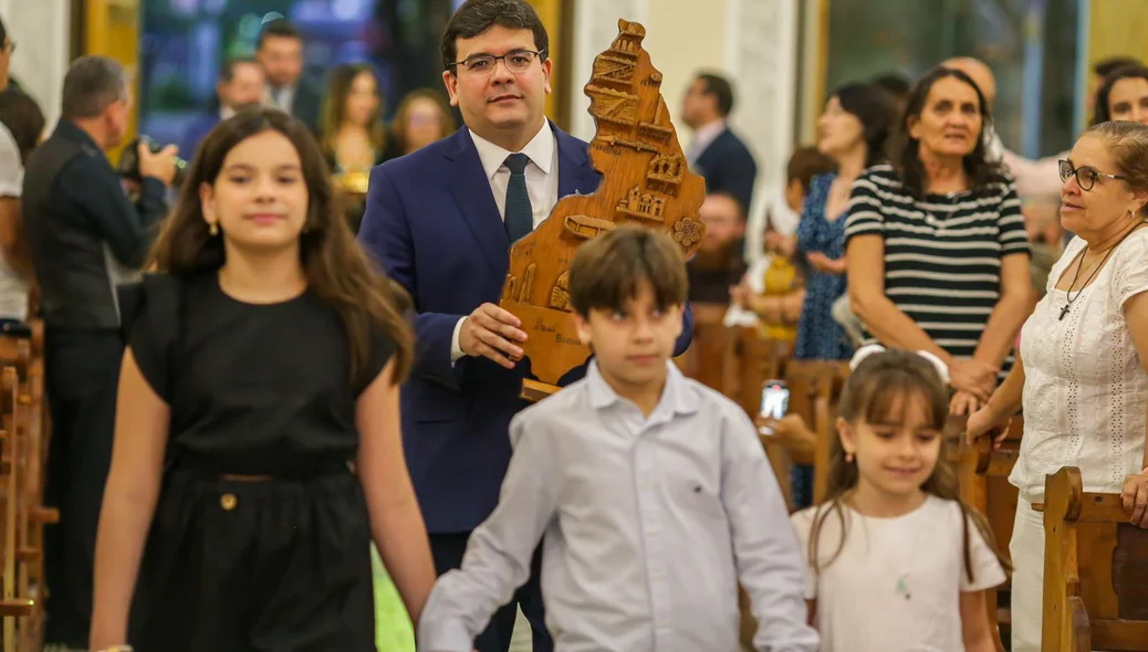 Governador Rafael Fonteles e seus filhos