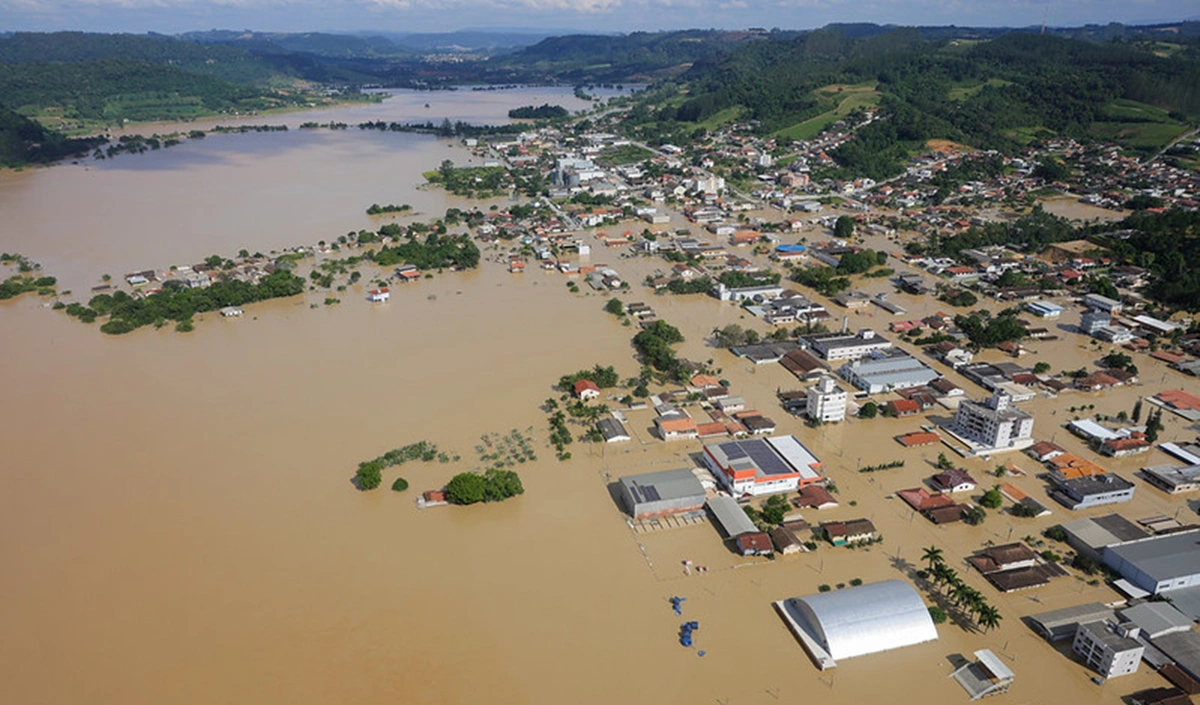 As fortes chuvas causaram quatro mortes em Santa Catarina e quatro no Rio Grande do Sul