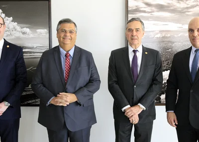 Flávio Dino com os ministros Cristiano Zanin, Luís Roberto Barroso e Alexandre de Moraes