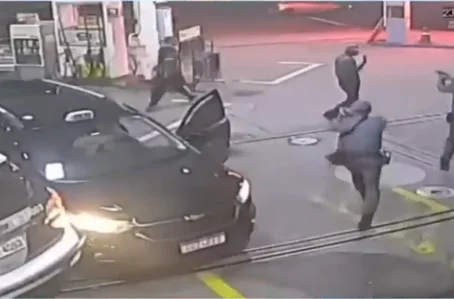 Motorista de aplicativo bate em carro da PM para escapar de sequestro em SP
