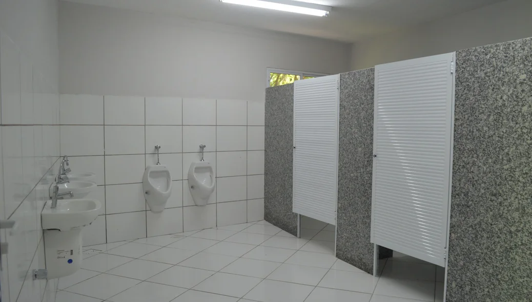 Banheiros novos na Escola Municipal Vida Verde em Campo Maior
