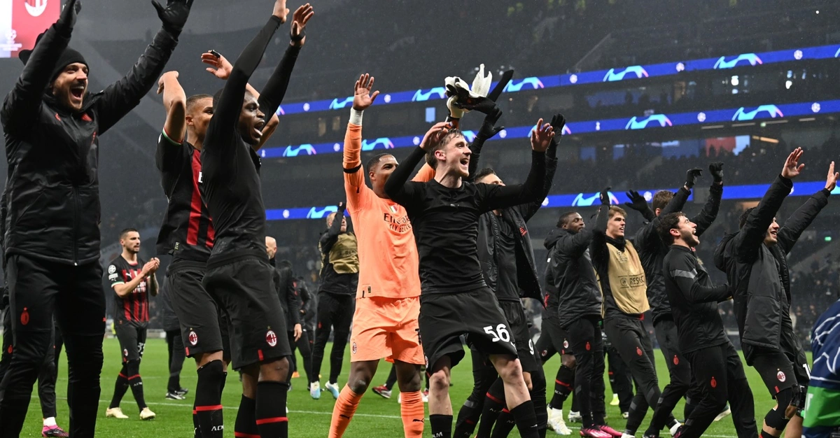 Jogadores do Milan comemoram classificação