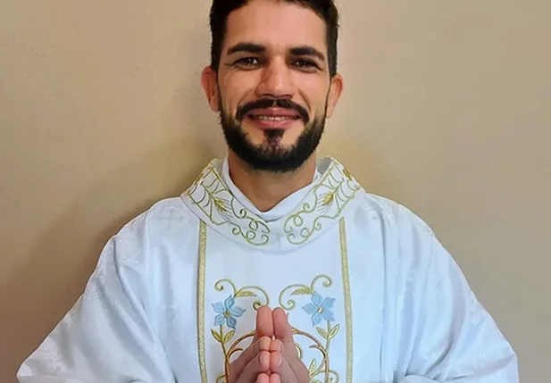 Padre Douglas Ferreira Leite