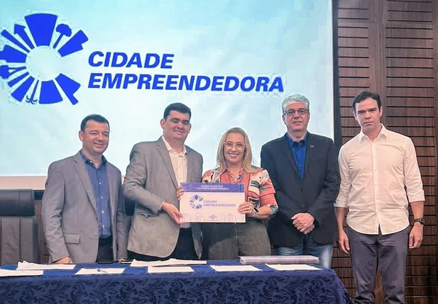 Prefeita Neidinha Lima assina termo de adesão ao programa “Cidade Empreendedora”