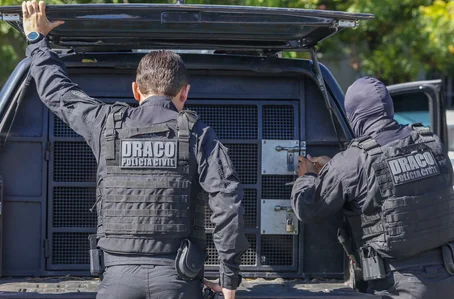 Policiais na Operação DRACO 39