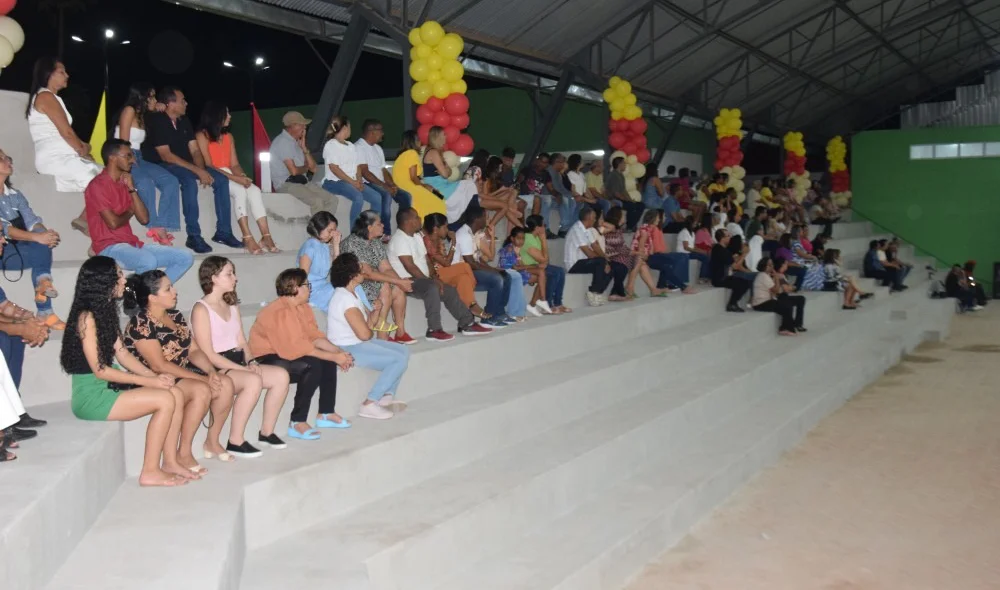 População compareceu a inauguração do centro esportivo