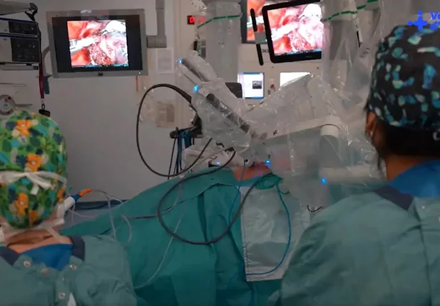 Robô realiza primeiro transplante pulmonar na Espanha