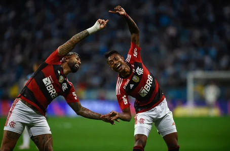 Gabigol e Bruno Henrique em fusão após mais um gol da dupla