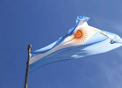 Votação para candidatos à presidência da Argentina acontece neste domingo (13)