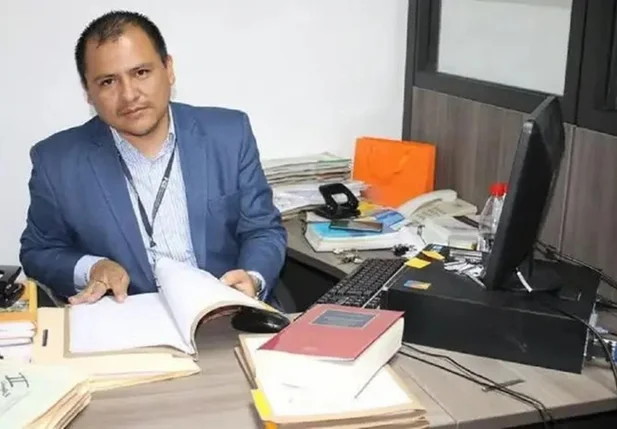 César Suárez, procurador que investigava invasão de TV no Equador