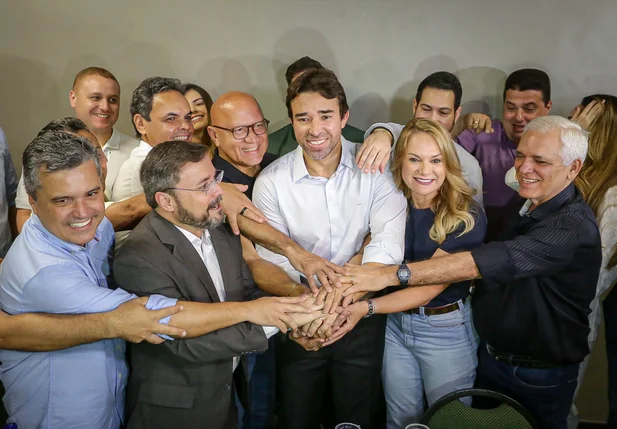Marden Menezes oficializando apoio a Fábio Novo