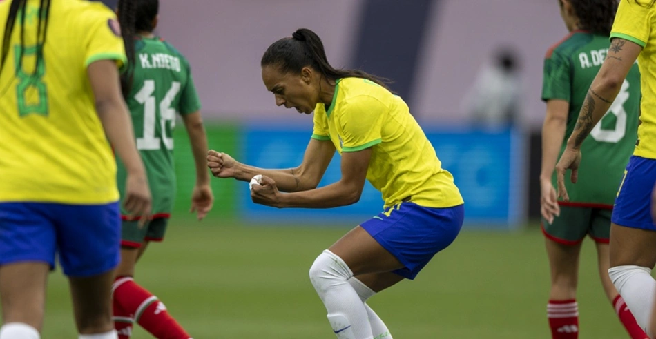 Adriana comemora classificação do Brasil para final da Copa Ouro