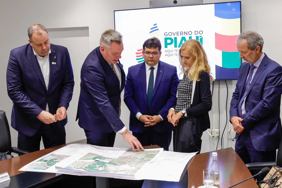Embaixadora da União Europeia conhecendo o projeto de hidrogênio verde a ser implantado no Piauí