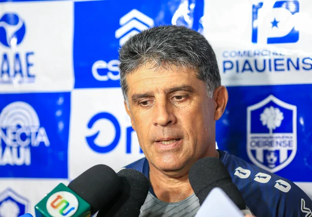 Wallace Lemos, técnico do Oeirense