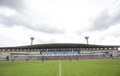 Imagens do Gigante da Redenção, estádio Albertão