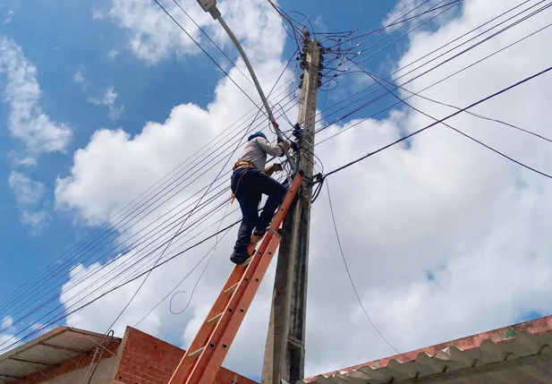 Prefeitura de Jatobá do Piauí faz reparos na iluminação pública