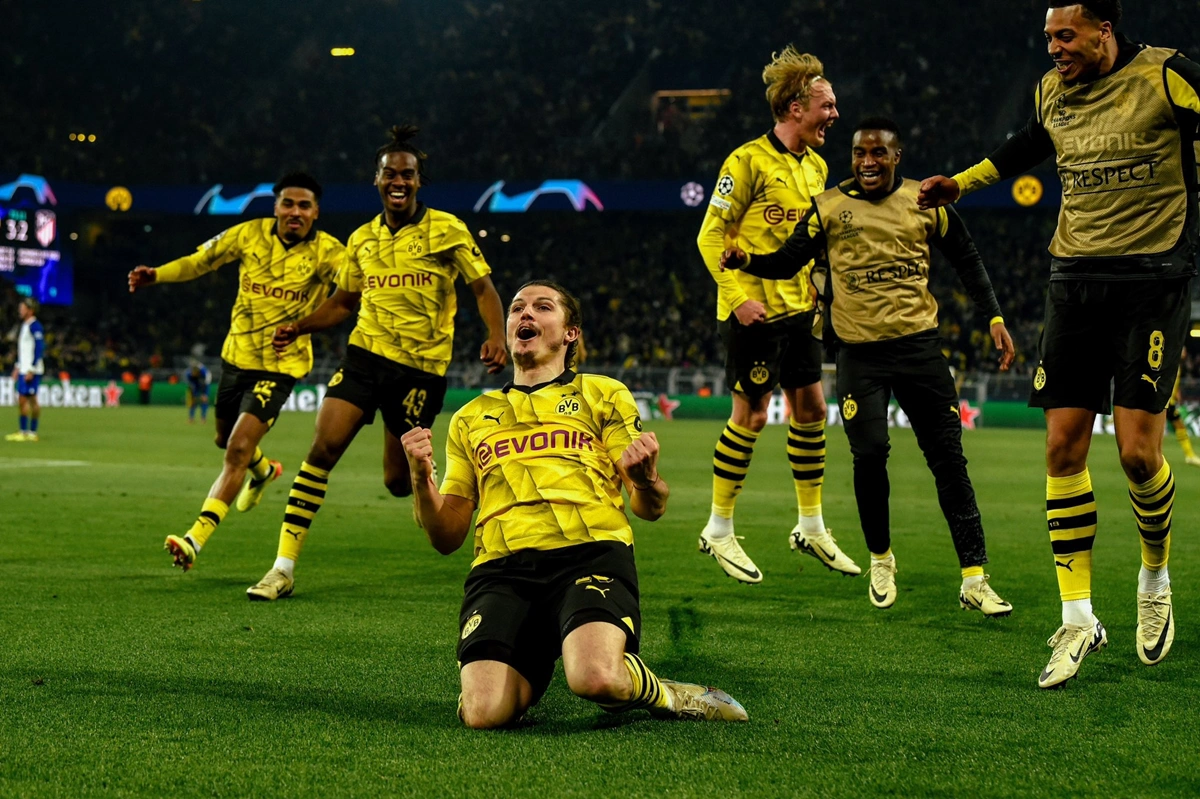 Sabitzer comemora gol que selou a classificação do Borussia Dortmund