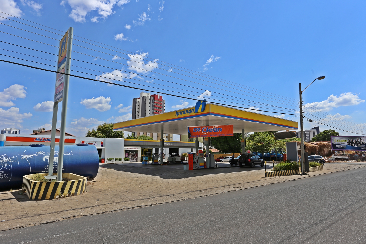 Posto de combustível na Avenida Dom Severino