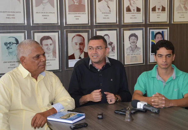 Prefeito de Picos faz apresentação oficial do novo treinador da Sep 