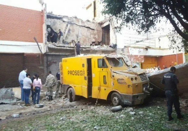 Veículo da empresa Prosegur é alvo de ataque em Ciudad del Leste no Paraguai
