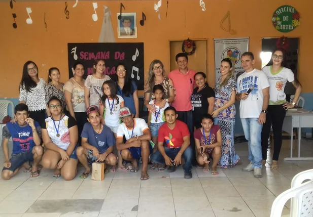 Crianças e adolescentes de Cocal participam de semana da música 