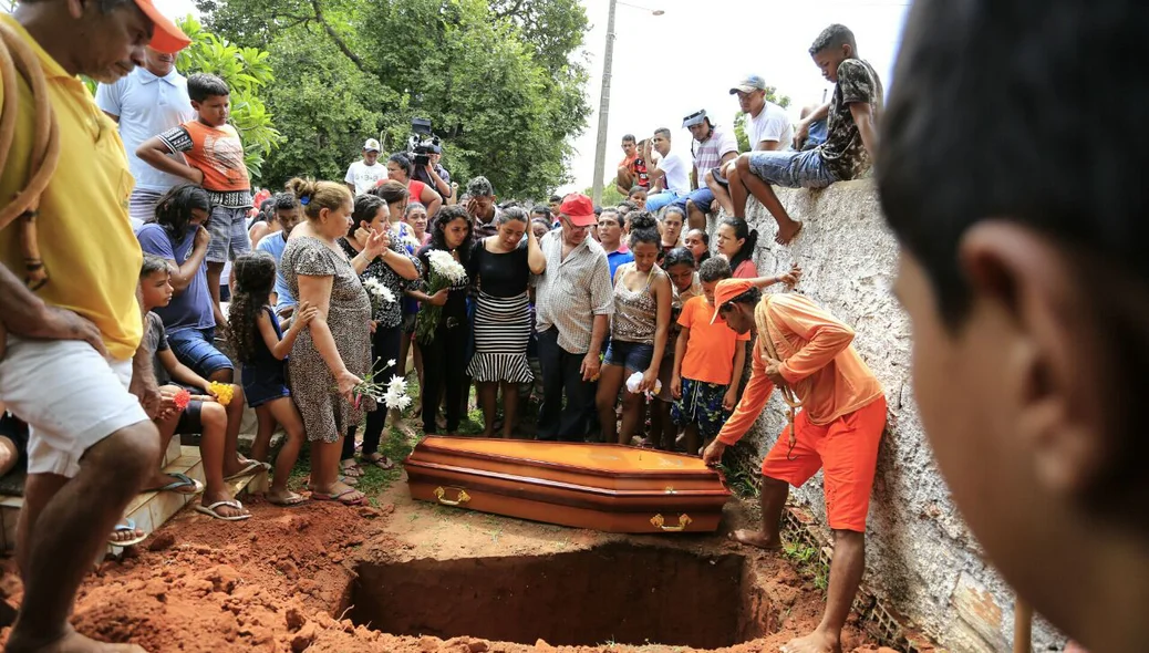 O enterro aconteceu no Parque Alvorada